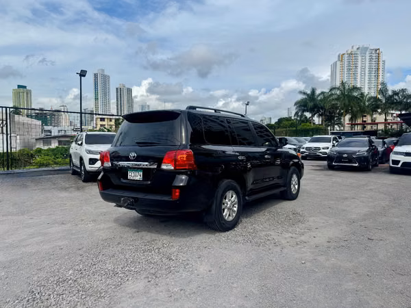 TOYOTA LAND CRUISER 2015