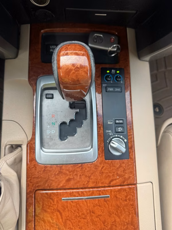 TOYOTA LAND CRUISER 2015