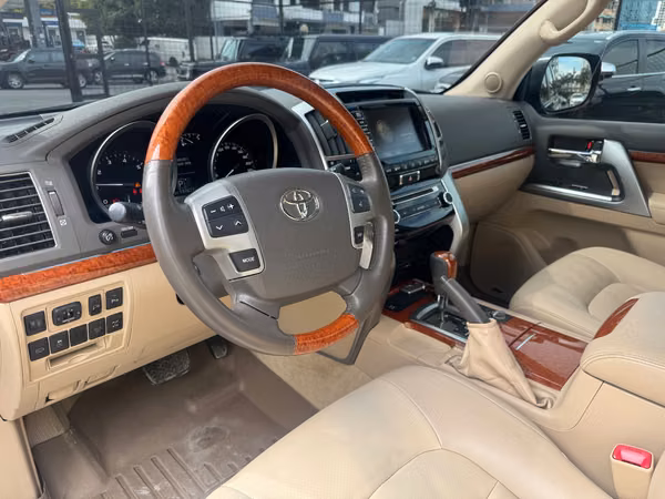 TOYOTA LAND CRUISER 2015