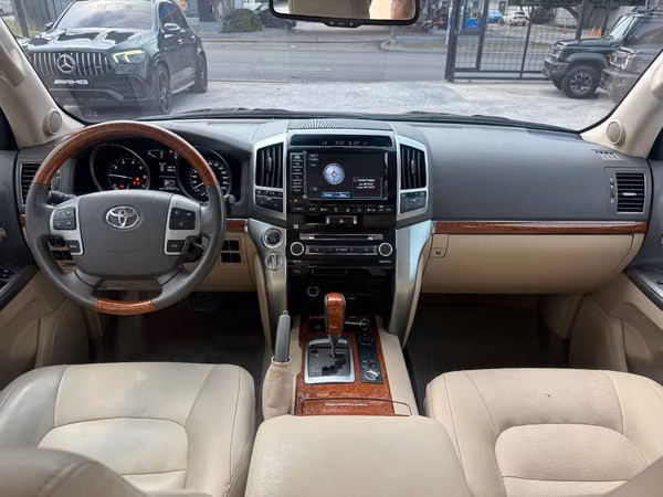 TOYOTA LAND CRUISER 2015