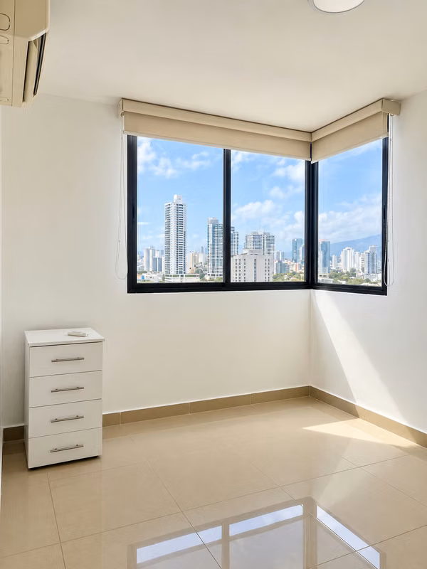 San Francisco Bay Tower 600 | 115 m² + Den and Ocean View