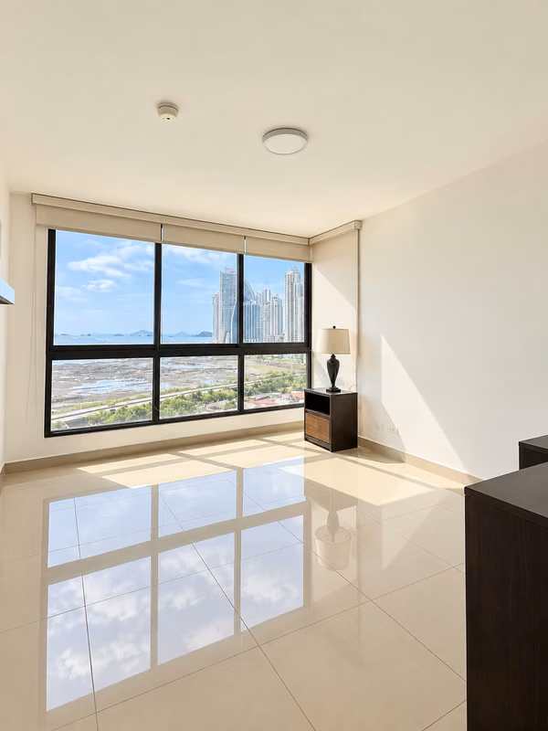 San Francisco Bay Tower 600 | 115 m² + Den and Ocean View