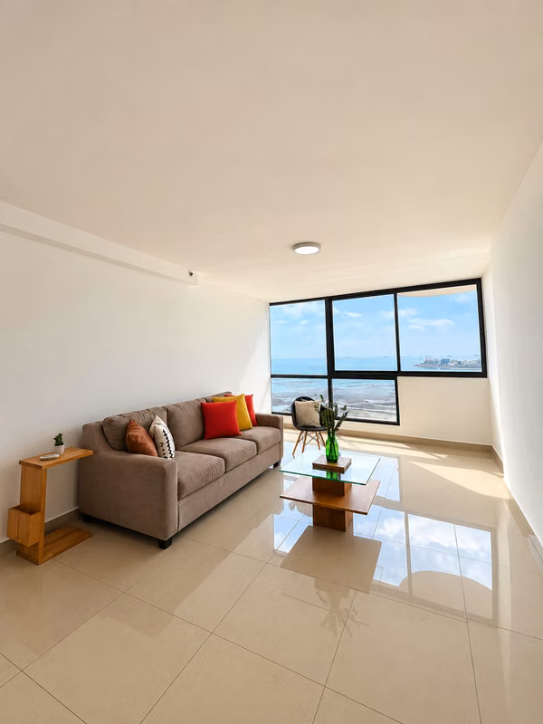 San Francisco Bay Tower 600 | 115 m² + Den and Ocean View