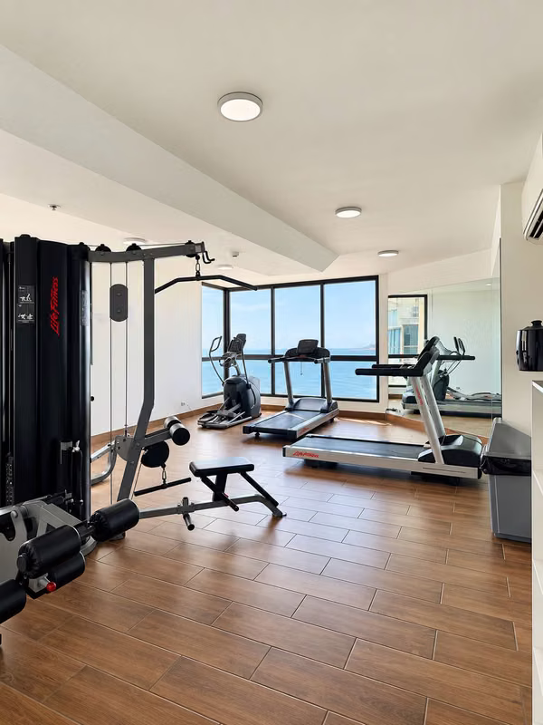 San Francisco Bay Tower 600 | 115 m² + Den and Ocean View