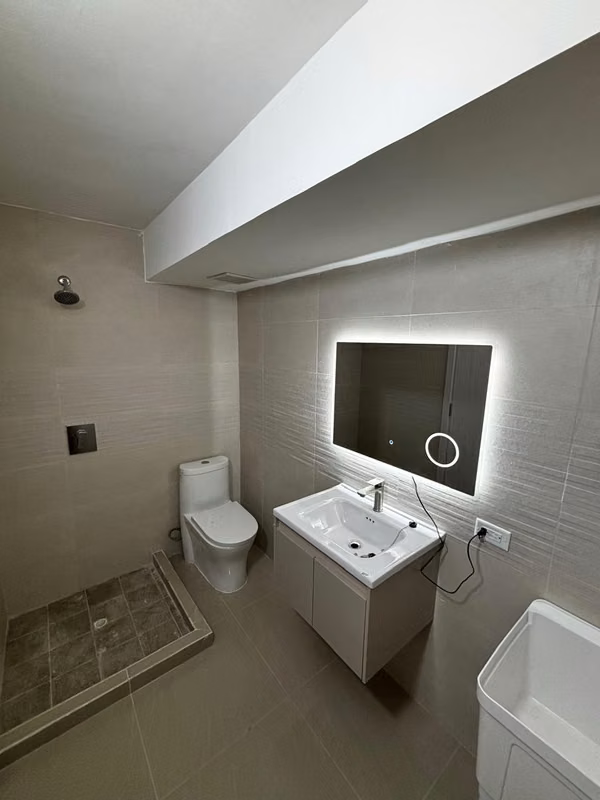 Apartamento de 2 recámaras remodelado en alquiler | Calle 25, Calidonia
