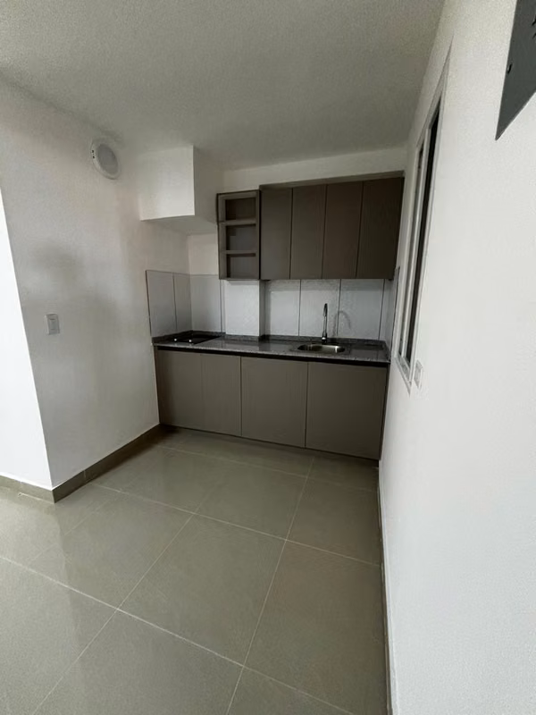 Apartamento de 2 recámaras remodelado en alquiler | Calle 25, Calidonia