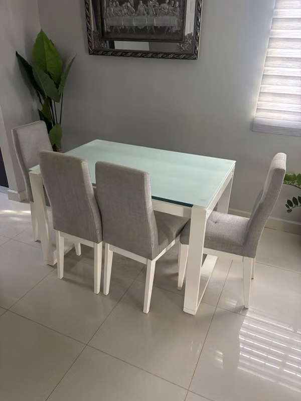 table sale for dining and comfortable