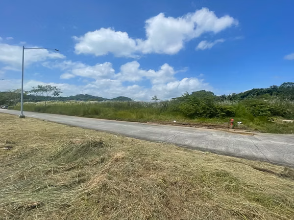 Terrenos comerciales frente a la Ciudad de la Salud desde 2.4 ha