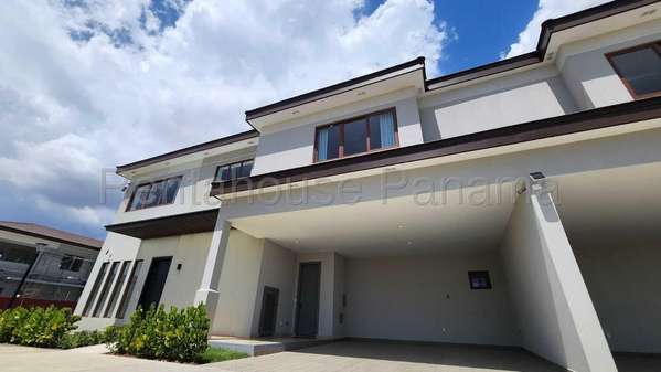 Sale of House in The Woods by Valor Santa Maria HQ