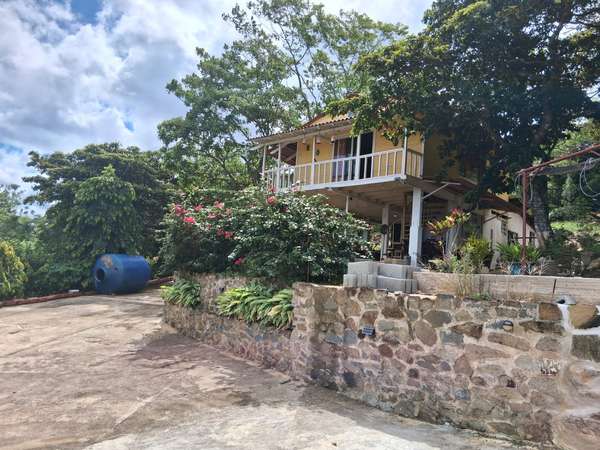 2-story wooden house with land of 4,262 m ² in Chepo