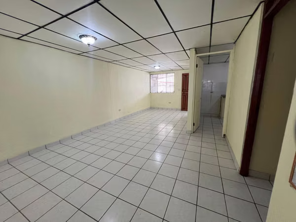 SALE OF HOUSE IN VACAMONTE NEAR THE SHOPPING CENTER WESTLAND MALL