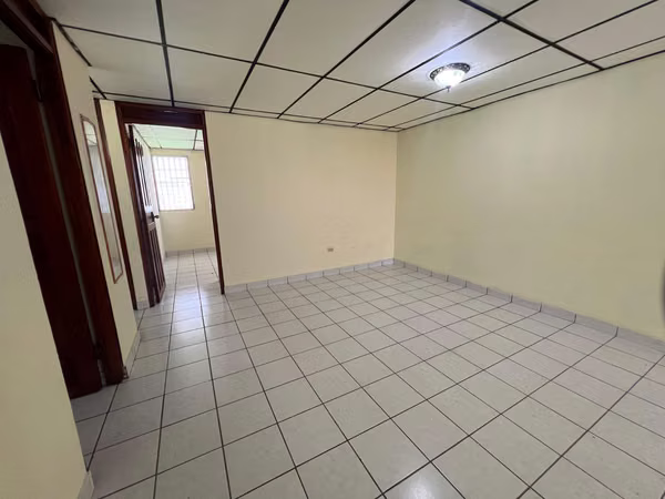SALE OF HOUSE IN VACAMONTE NEAR THE SHOPPING CENTER WESTLAND MALL