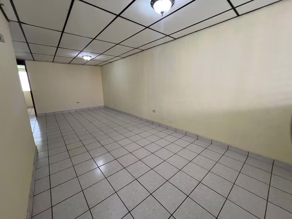 SALE OF HOUSE IN VACAMONTE NEAR THE SHOPPING CENTER WESTLAND MALL