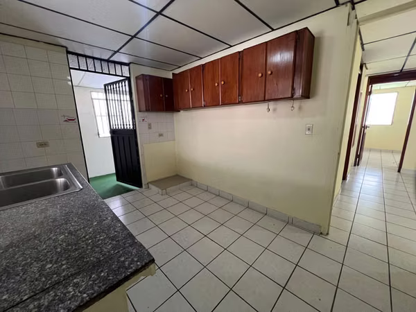 SALE OF HOUSE IN VACAMONTE NEAR THE SHOPPING CENTER WESTLAND MALL
