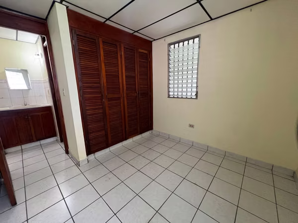 SALE OF HOUSE IN VACAMONTE NEAR THE SHOPPING CENTER WESTLAND MALL