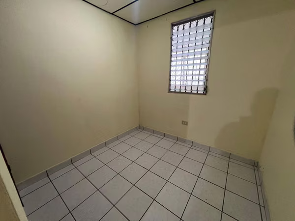 SALE OF HOUSE IN VACAMONTE NEAR THE SHOPPING CENTER WESTLAND MALL