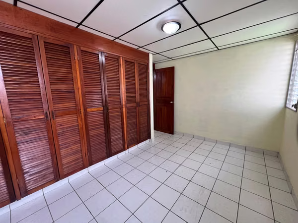 SALE OF HOUSE IN VACAMONTE NEAR THE SHOPPING CENTER WESTLAND MALL