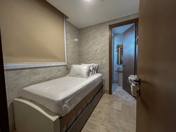 Sale: Two-level apartment in front of the Navy - 124; Good adventure