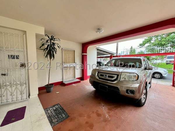 Sale of House in Chanis, Main Street 24LGG10487