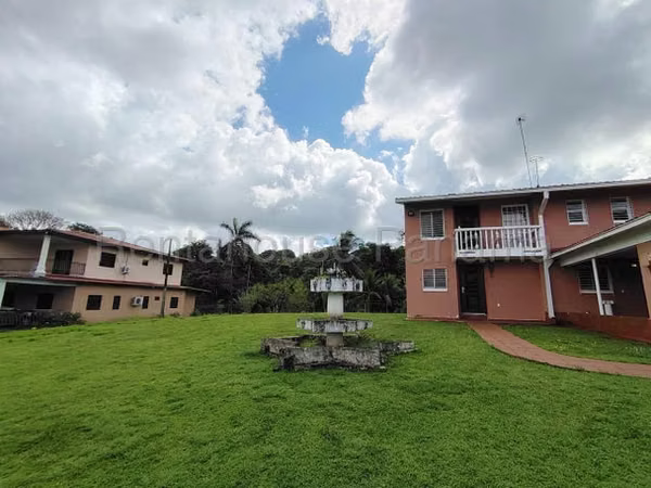Sale of family house Davis, Colón