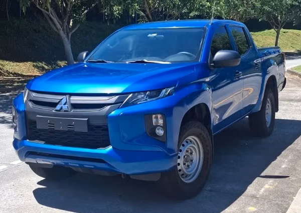 L 200 AUTOMATICO  2023 EN 20,495 al CREDITO o al contado..