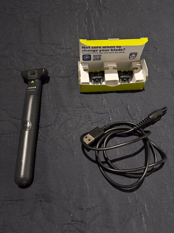 Philips OneBlade with spare parts and accessories