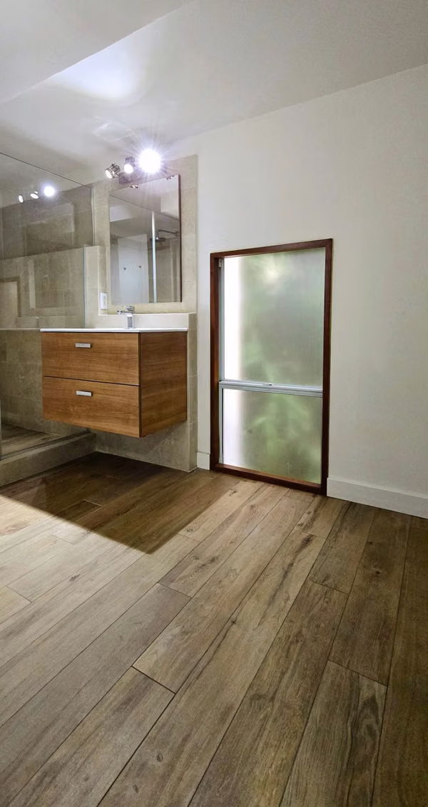 LIFT AMUELADO-124; 150 m ² DEN-124; DEPOSIT-124; 2 STATISATIONS