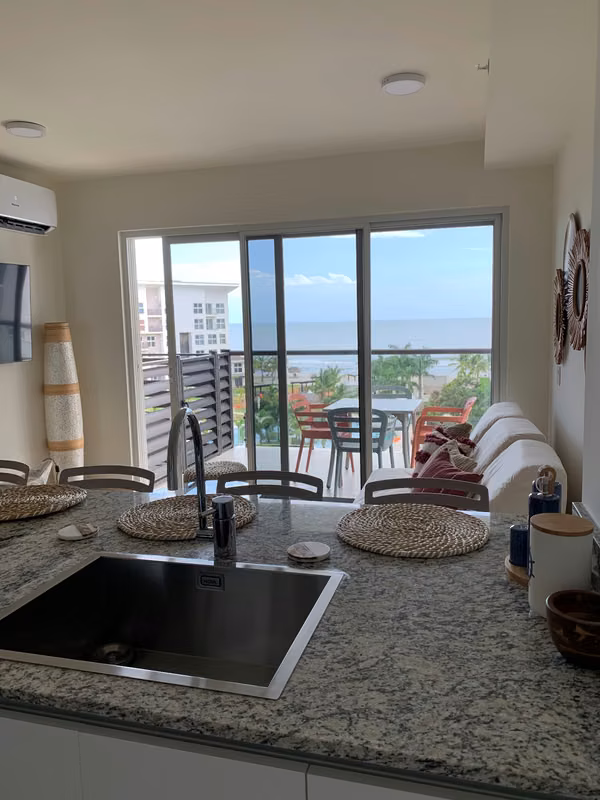 Beach to sea apartment in Playa Caracol