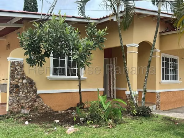Sale of House in Arraijan, PH with garita and social area