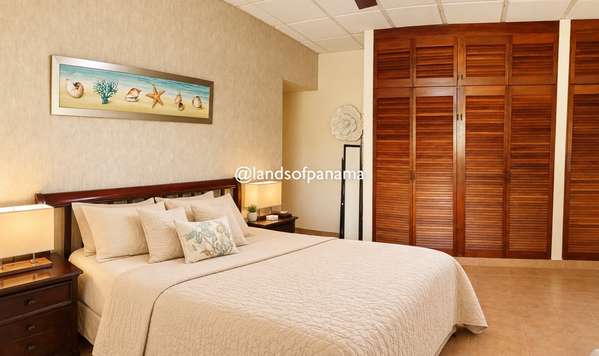 HOUSE IN SAN MARINA OCEAN FRONT - COLON