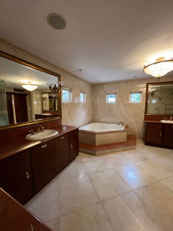 PREMIUM CORNER HOUSE FOR RENT, 3 BEDROOMS, 6 BATHROOMS, RESIDENTIAL, COMMERCIAL OR INSTITUTIONAL USE