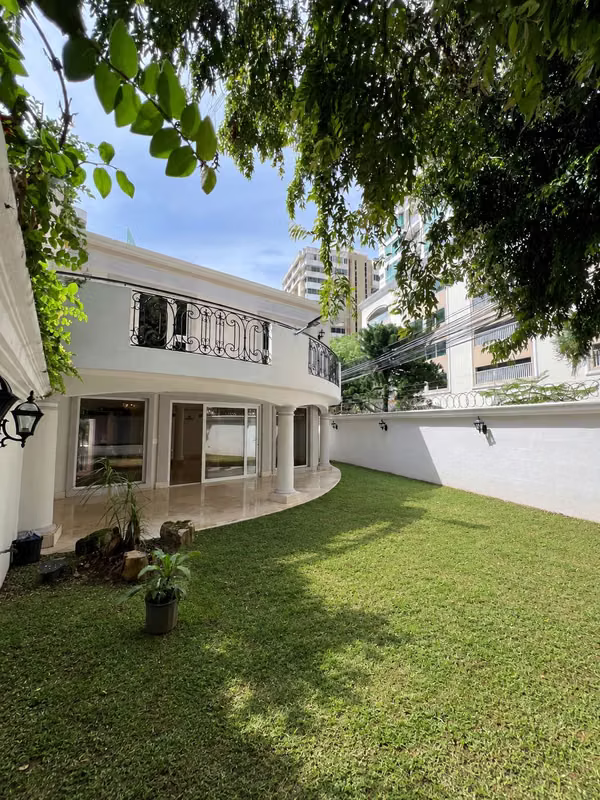 PREMIUM CORNER HOUSE FOR RENT, 3 BEDROOMS, 6 BATHROOMS, RESIDENTIAL, COMMERCIAL OR INSTITUTIONAL USE