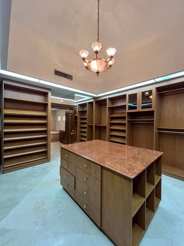 PREMIUM CORNER HOUSE FOR RENT, 3 BEDROOMS, 6 BATHROOMS, RESIDENTIAL, COMMERCIAL OR INSTITUTIONAL USE