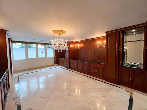 PREMIUM CORNER HOUSE FOR RENT, 3 BEDROOMS, 6 BATHROOMS, RESIDENTIAL, COMMERCIAL OR INSTITUTIONAL USE