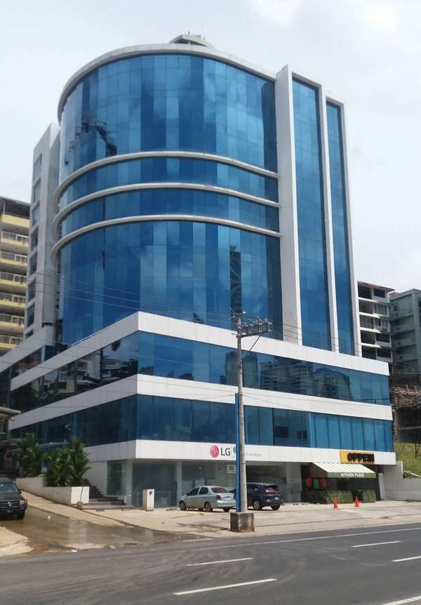 CENTRAL OFFICE RENTAL NEAR THE CARMEN CHURCH