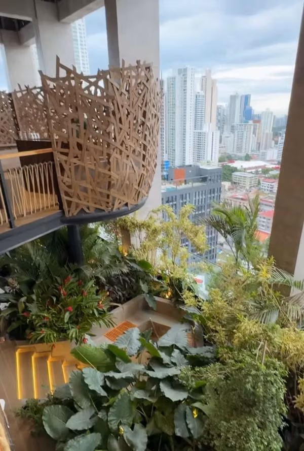 Re - Sale of Amoblado Apartment with Airbnb Ready Terrace in Coco del Mar