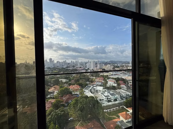 Re - Sale of Amoblado Apartment with Airbnb Ready Terrace in Coco del Mar