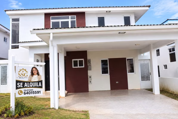 LARGE HOUSE IS RENTED TWO FLOORS LINE WHITE GREEN COAST