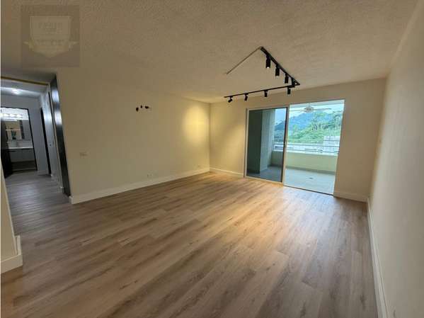 VENTA DE APARTAMENTO REMODELADO, ALTAMIRA GARDENS (MC)