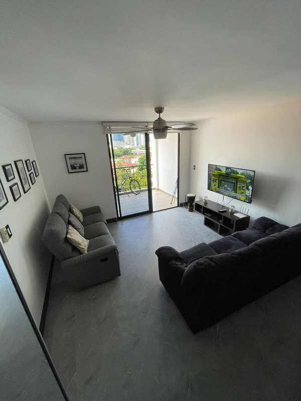 For Rent! Luminous 95 m ² apartment in Via Porras (close to Omar Park)
