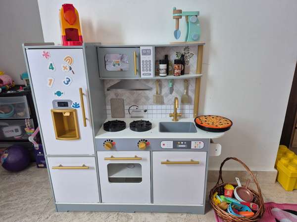 Kitchen wood and accessories (carpet gift)