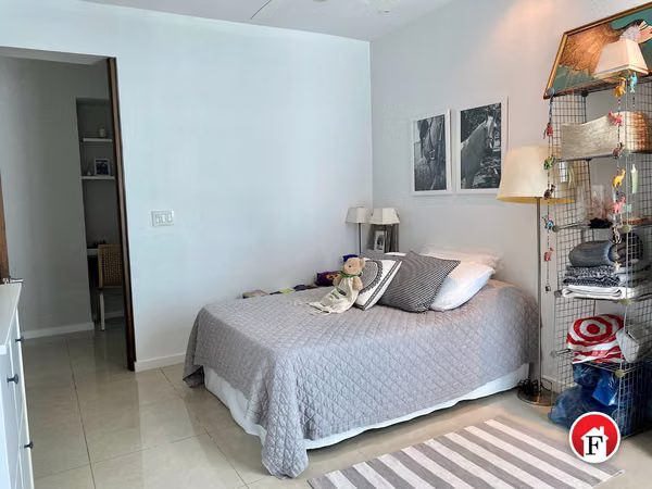 Rental of furnished apartment in front of the sea - East Coast