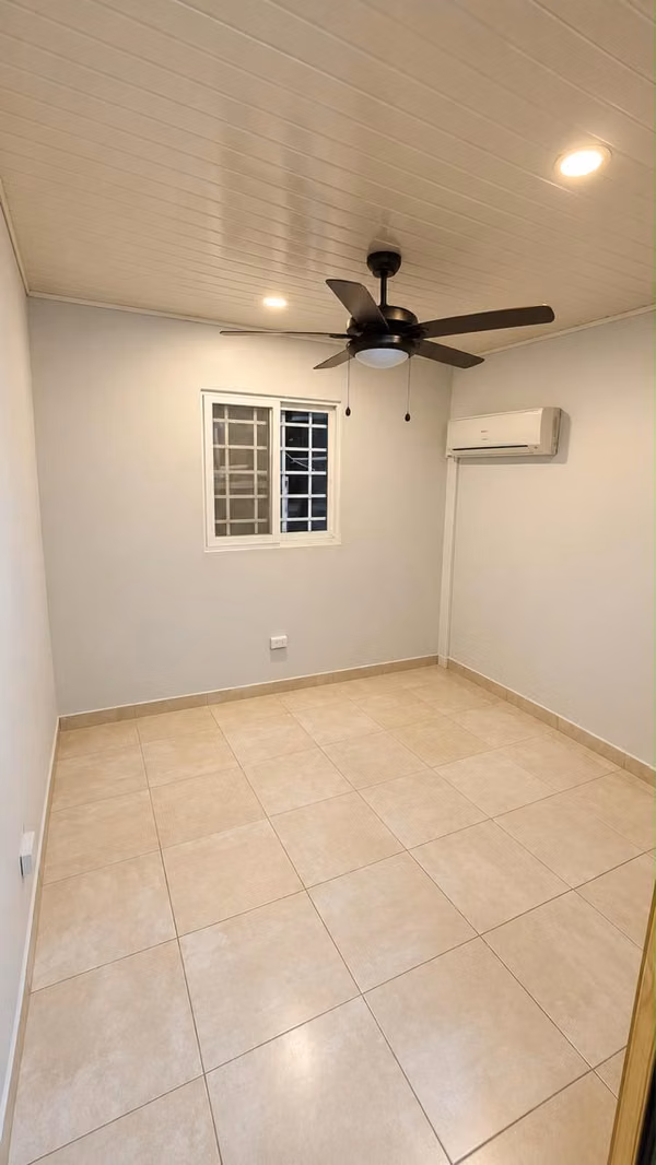 Beautiful newly remodeled house, spacious, comfortable and ready to occupy, located in Altos de Las