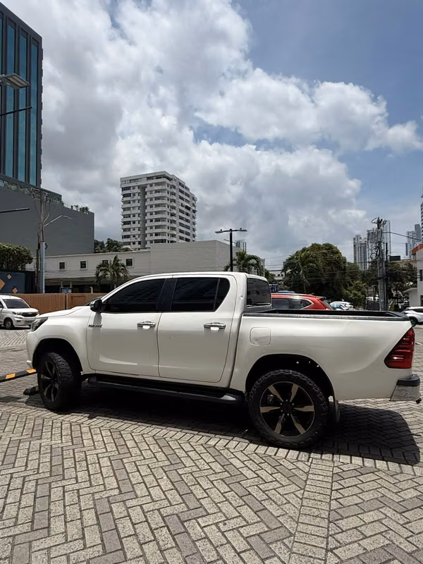 Toyota Hilux 2017- Good state- NEGOCIABLE