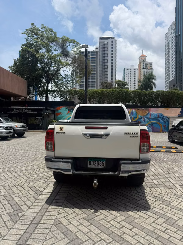 Toyota Hilux 2017- Good state- NEGOCIABLE
