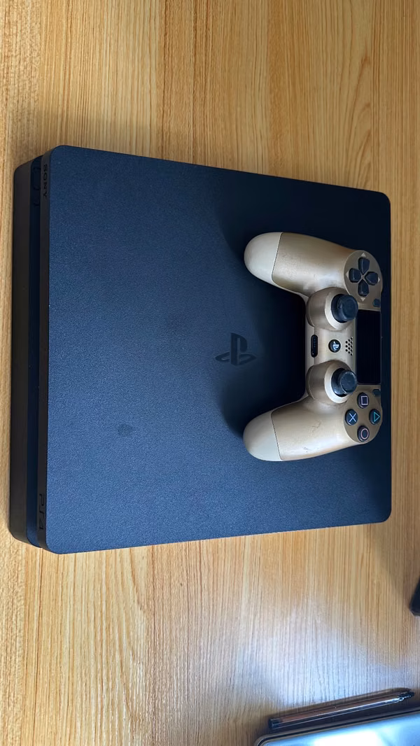 PLAYSTATION 4