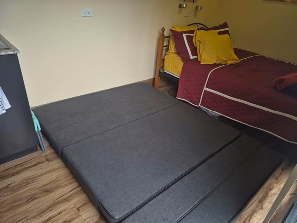 2 boutique cabins with pool, BBQ and tropical garden, close to beaches