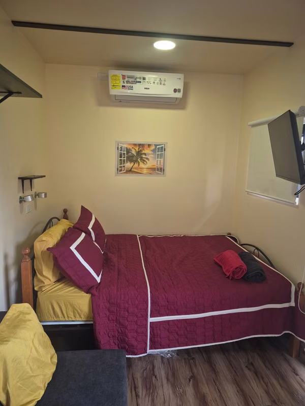 2 boutique cabins with pool, BBQ and tropical garden, close to beaches