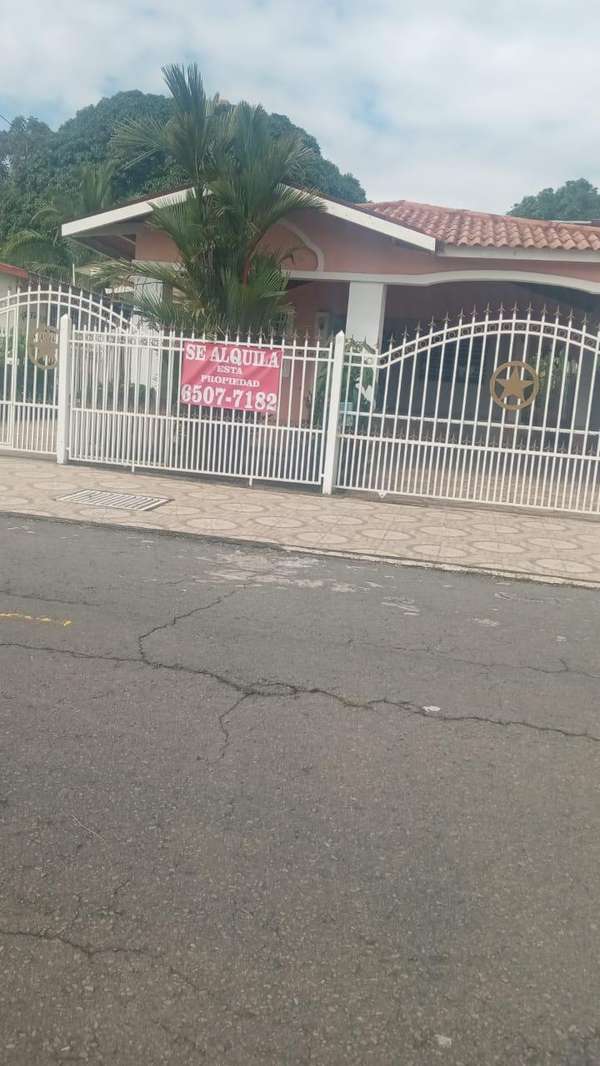 Large house, exclusive area to 5 minutes of terronal without furniture 700