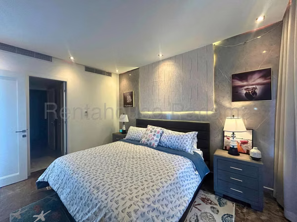 Apartment for Sale in Avenida Balboa. 27-2534.